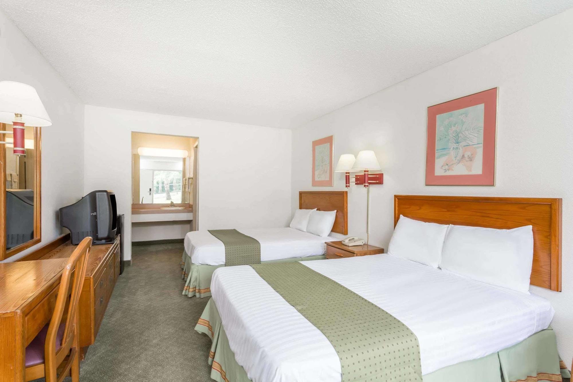 Palmetto Inn By Magnuson Worldwide Manning Exterior photo